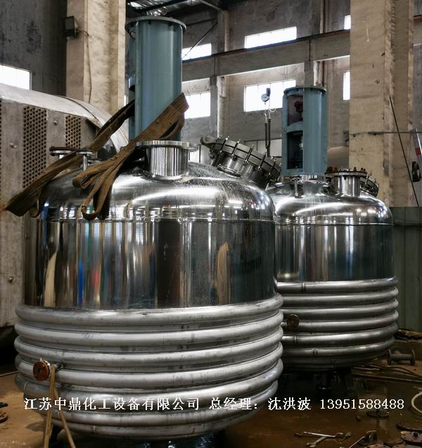 山東濟寧某新材料有限公司 兩臺拋光反應(yīng)釜水壓試驗